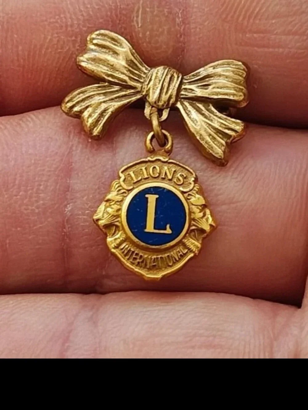 1950s Lions Clubs International Ladies Bow Knot Pin With Dangling Charm